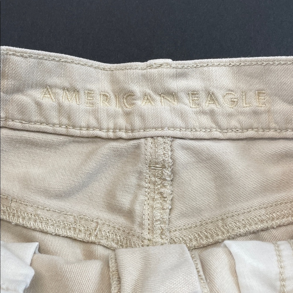 American Eagle Highest Rise Mom Shorts Distressed Raw Hem Beige Sz 2 - Picture 2 of 8